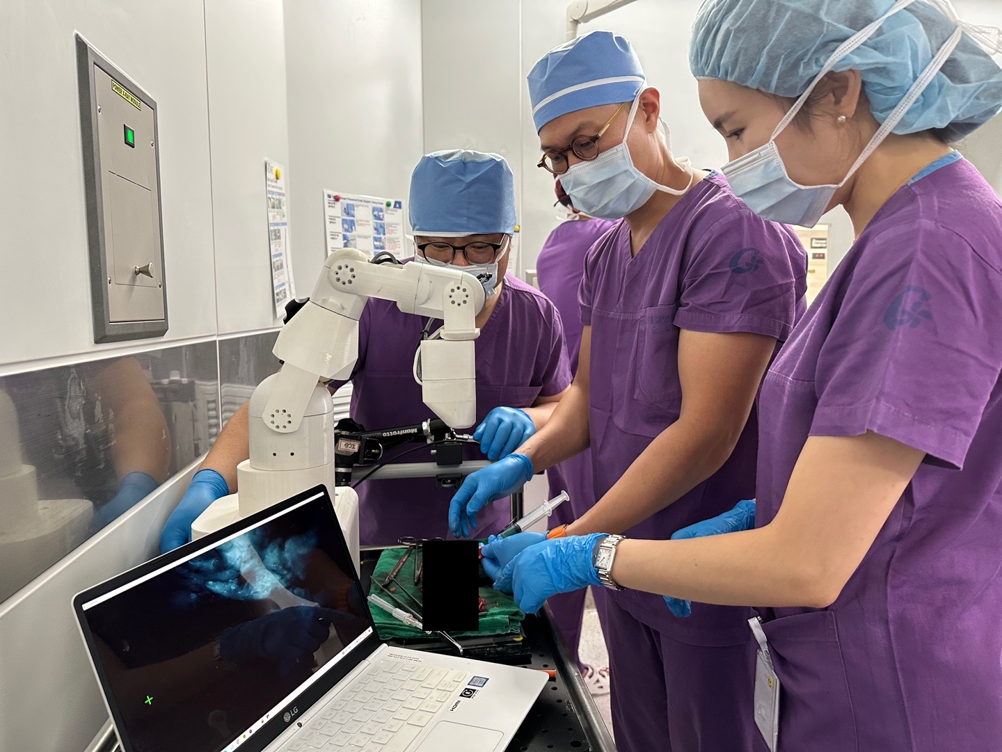 국내 최초, 소화기암 림프절 관찰 수술로봇 개발